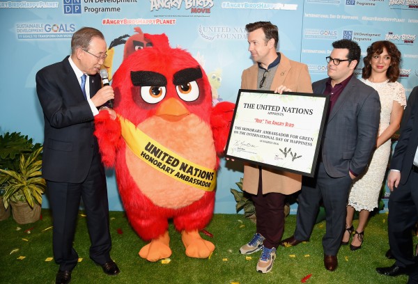 NEW YORK, NY - MARCH 18:  (L-R) UN Secretary General Ban Ki-Moon, 'Red', Jason Sudeikis, Josh Gad and Maya Rudolph attend the United Nations Ceremony, Presentation and Photo Call naming Red, from the "ANGRY BIRDS movie, Honorary Ambassador for the International Day of Happiness, to be observed around the world on March 20th, at United Nations on March 18, 2016 in New York City.