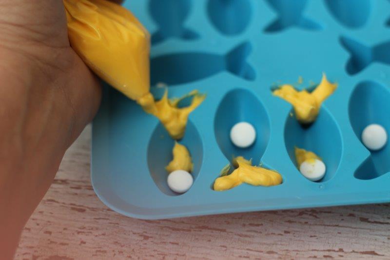 Finding Dory Birthday Party Idea DIY Finding Dory Chocolates step 3 (1)